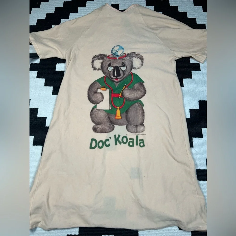 80’s VINTAGE, DOC’ KOALA, kid’s doctor’s gown!!